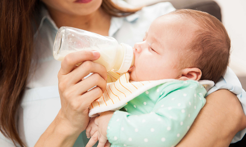 备受关注的婴儿奶粉有哪些，看看该如何选择？